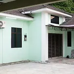 Kt\'S Lake House